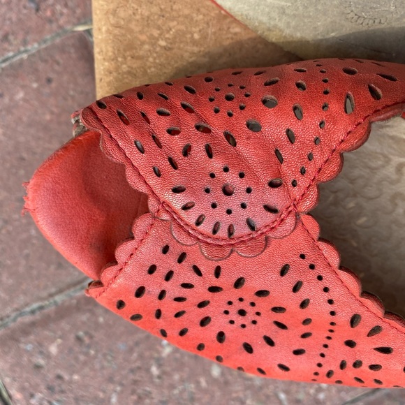 Arnold Churgin coral floral cutout open toe shoe - Picture 7 of 10